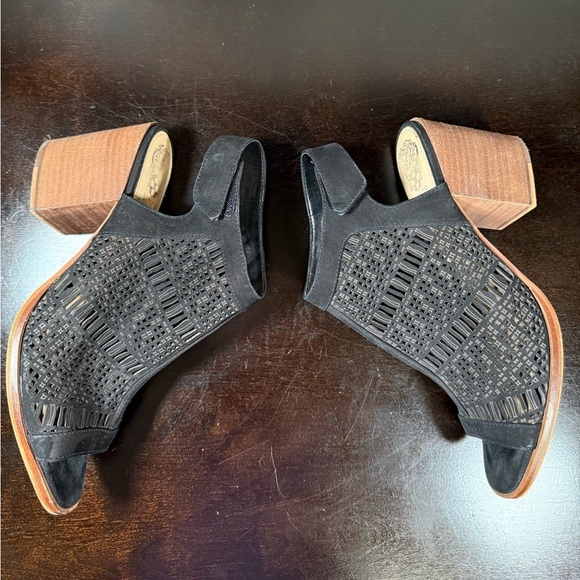 Vince Camuto Black Open-Toe Heels with Chunky Heel - Picture 4 of 8